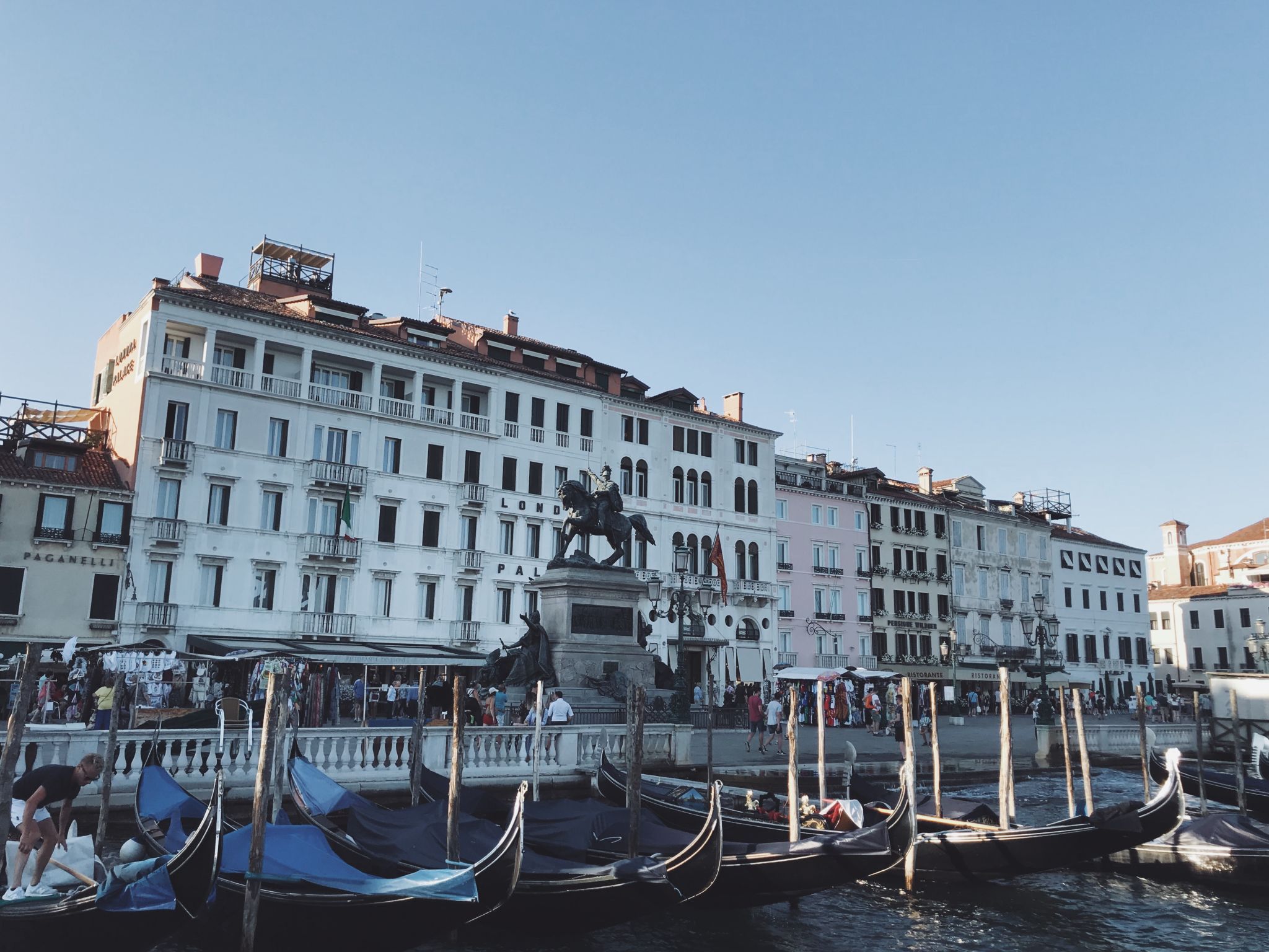 Top things to do in venice in 2 days, get lost in the city 